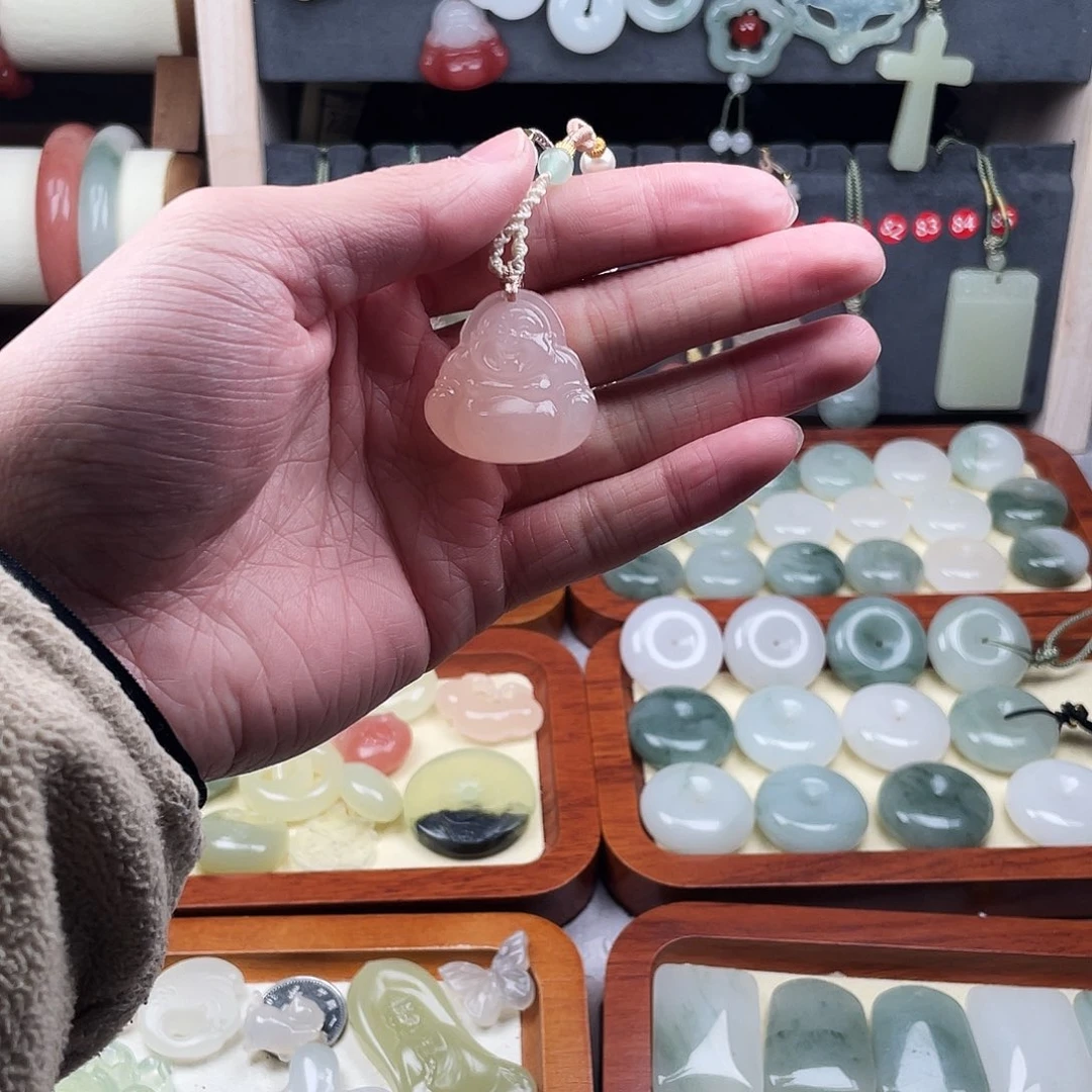 石英质玉未镶嵌颈饰