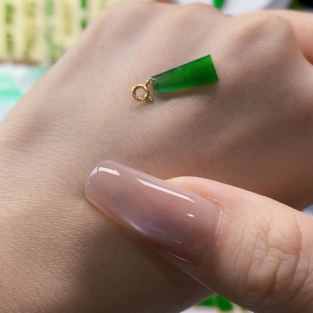 翡翠18K金镶嵌颈饰翡翠