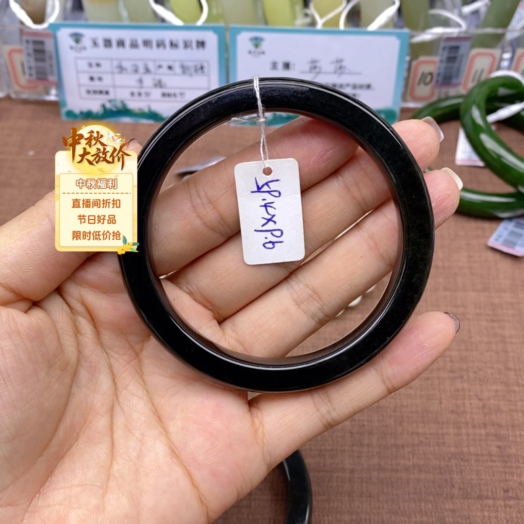 茉***茶未镶嵌手镯和田玉