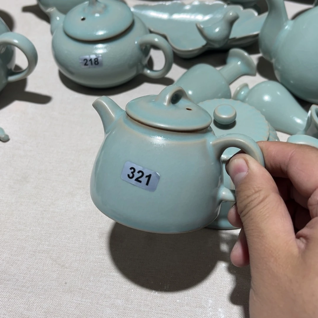 【闪购商品】噜***啦汝瓷仿古小壶
