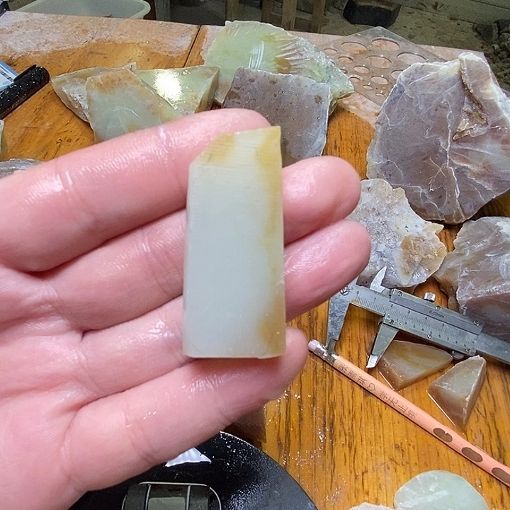 和田玉（糖玉）未镶嵌珠宝半成品冬****1