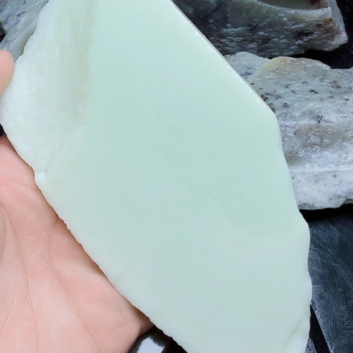 未镶嵌和田玉（糖玉）珠宝奇石