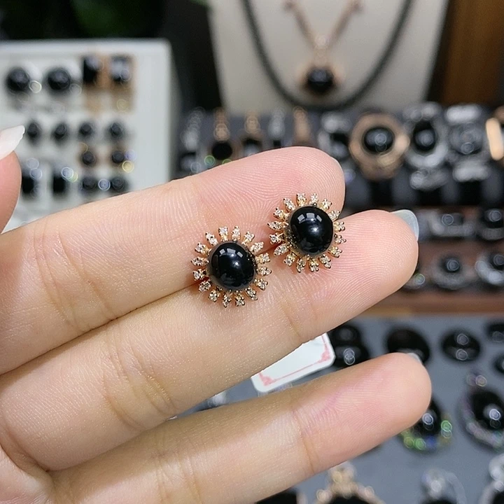 翡翠18K金镶嵌耳钉蛋面