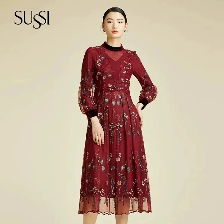 SUSSI/古色25秋冬酒红色立领风刺绣长款连衣裙女气质