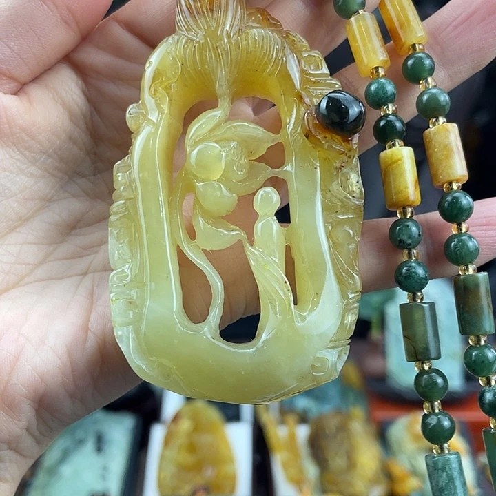 蛇纹石玉未镶嵌颈饰