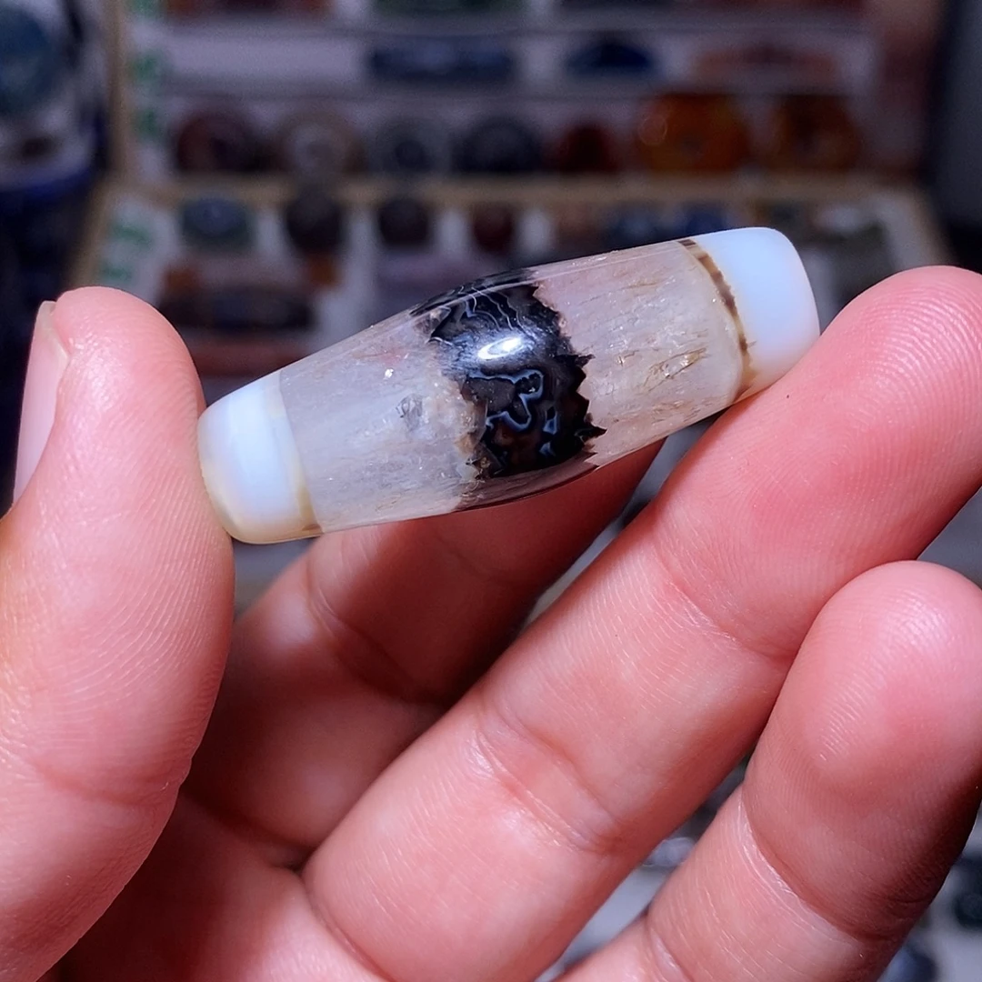 琥珀未镶嵌吊坠…….