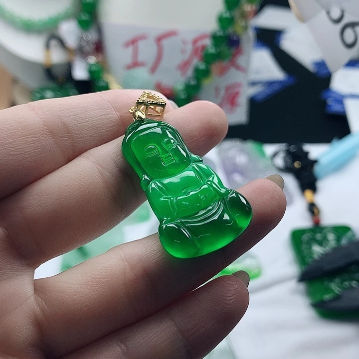 翡翠未镶嵌吊坠(赠链)