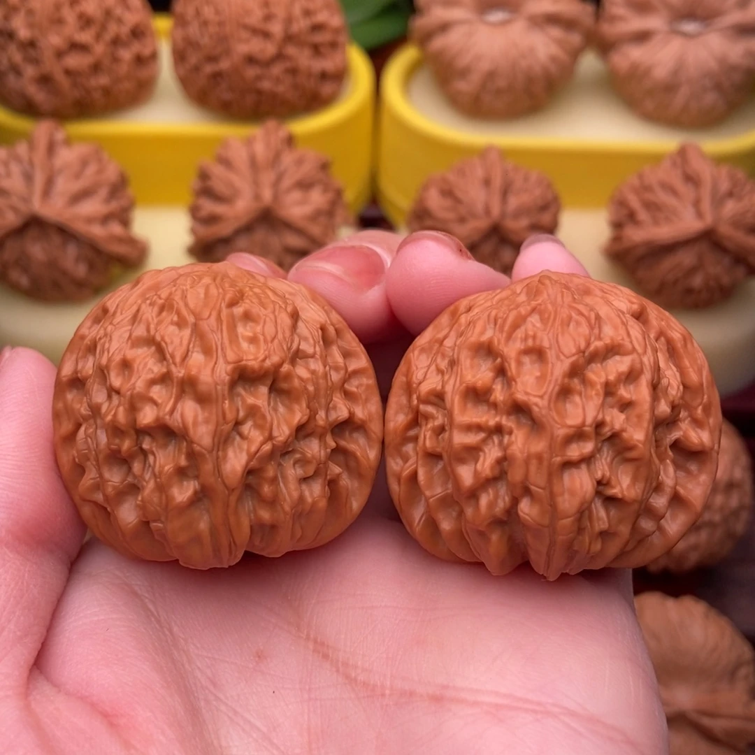 文玩核桃把件精品红皮山地磨盘39