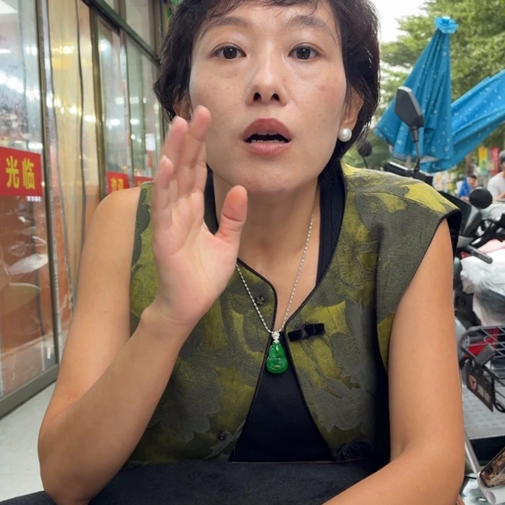 椰***水翡翠未镶嵌手镯意向金