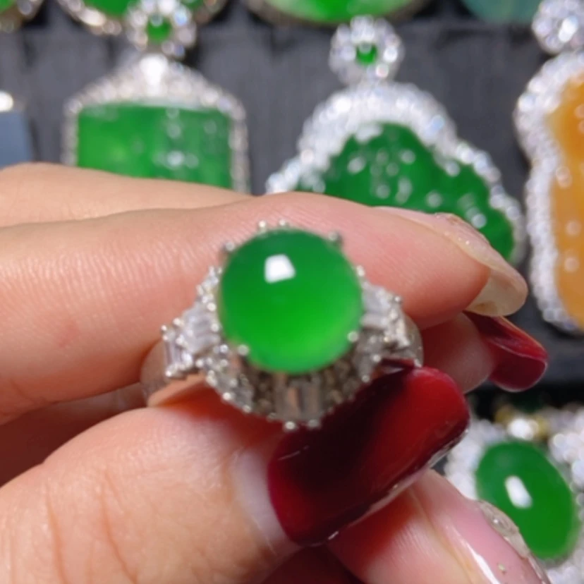 【闪购商品】翡翠未镶嵌颈饰伊****?翡翠