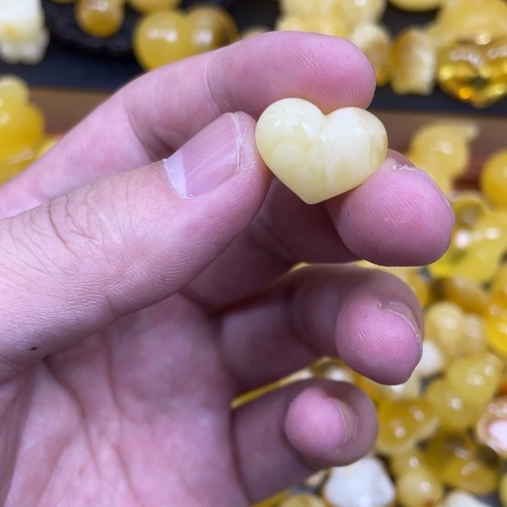 琥珀未镶嵌珠宝奇石