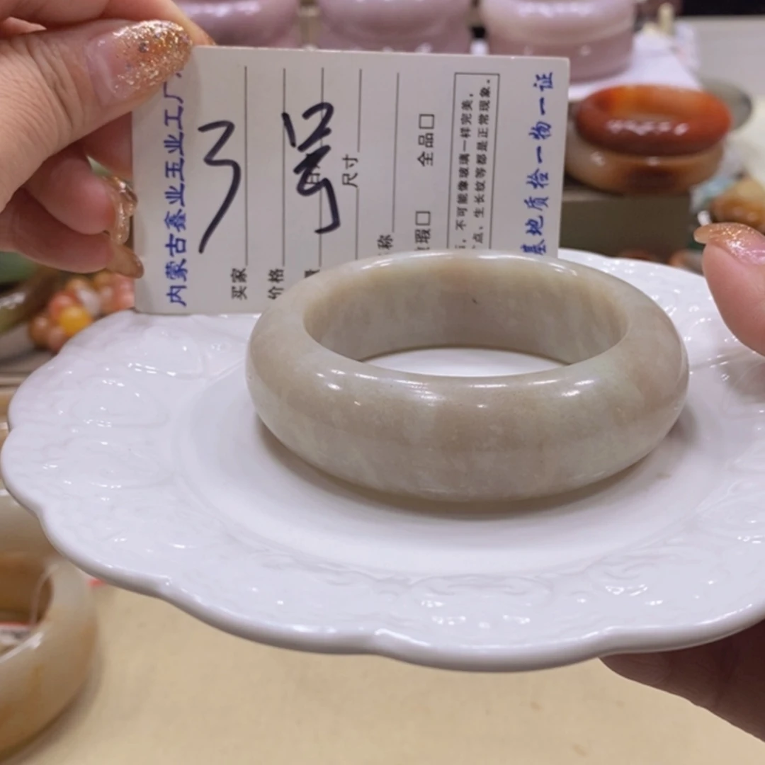 【闪购商品】未镶嵌手镯石英质玉