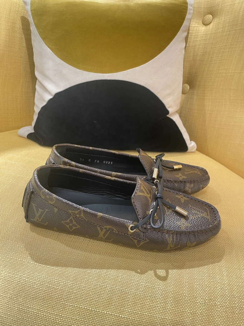 全新未使用 LouisVuitton/路易威登 女士真皮经典时尚小皮鞋