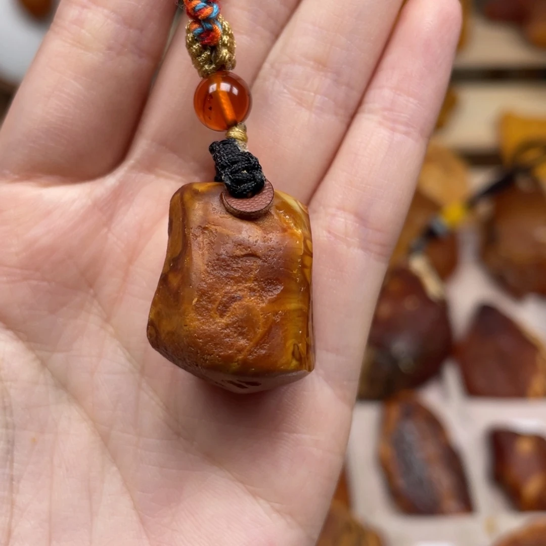 未镶嵌琥珀珠宝奇石