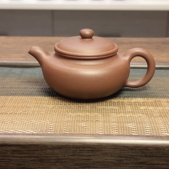 茶壶紫砂黄龙山原矿底槽清半手工瑕（140 cc）