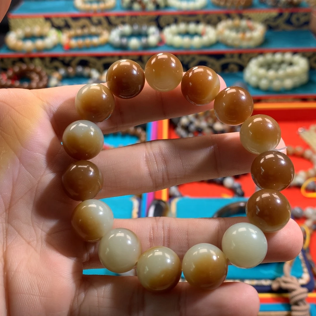 藏***哥未镶嵌手链和田玉（糖玉）