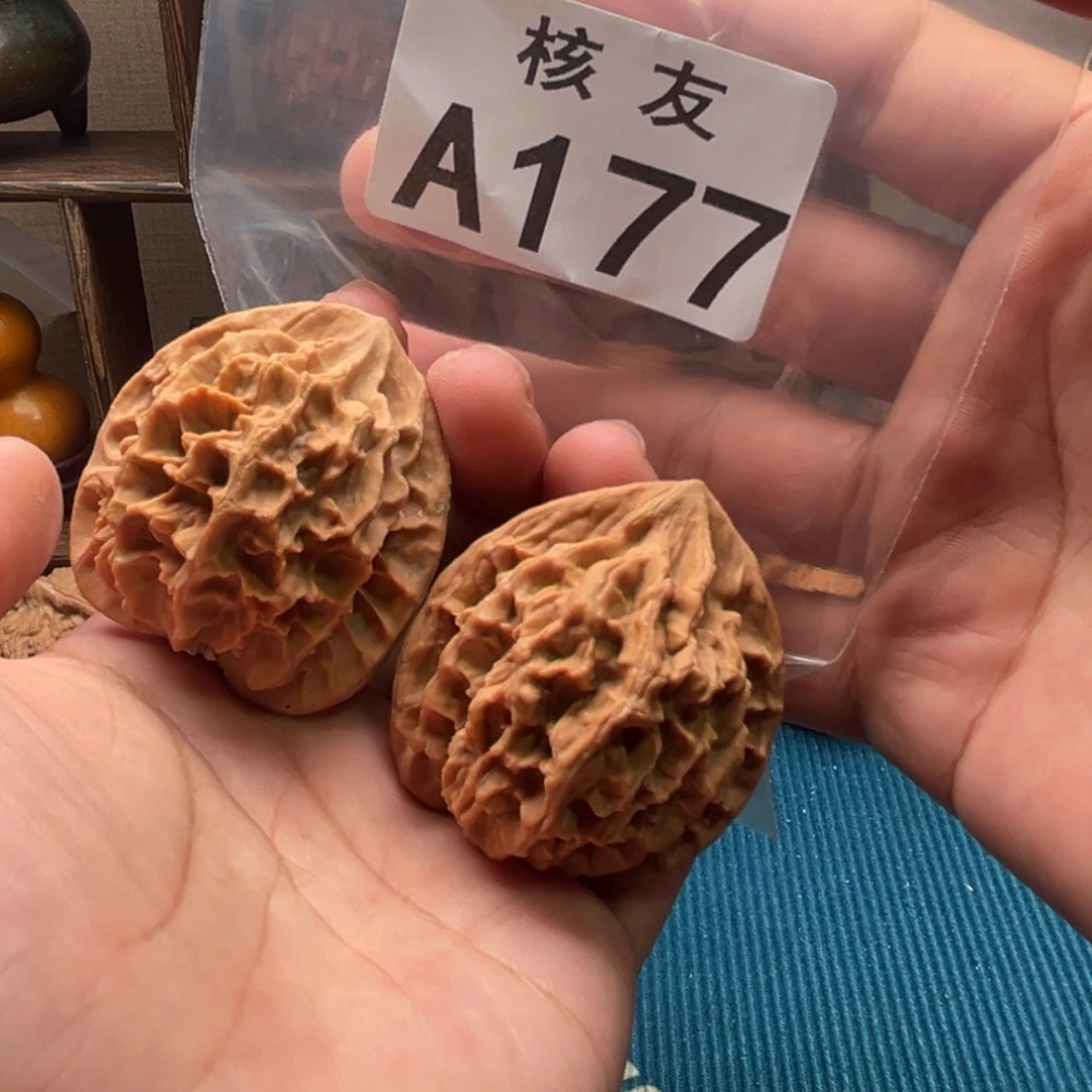 文玩核桃吊坠大龙纹