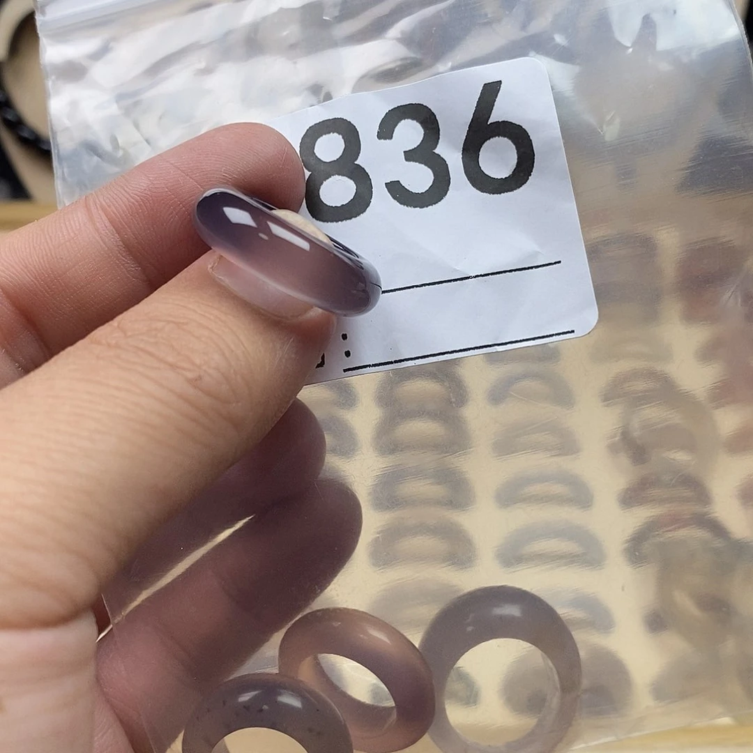 玛瑙/玉髓戒圈未镶嵌小****?
