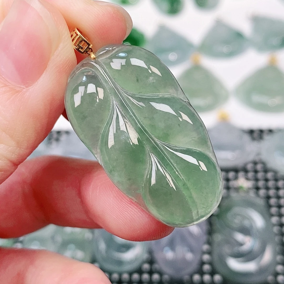 翡翠18K金镶嵌颈饰