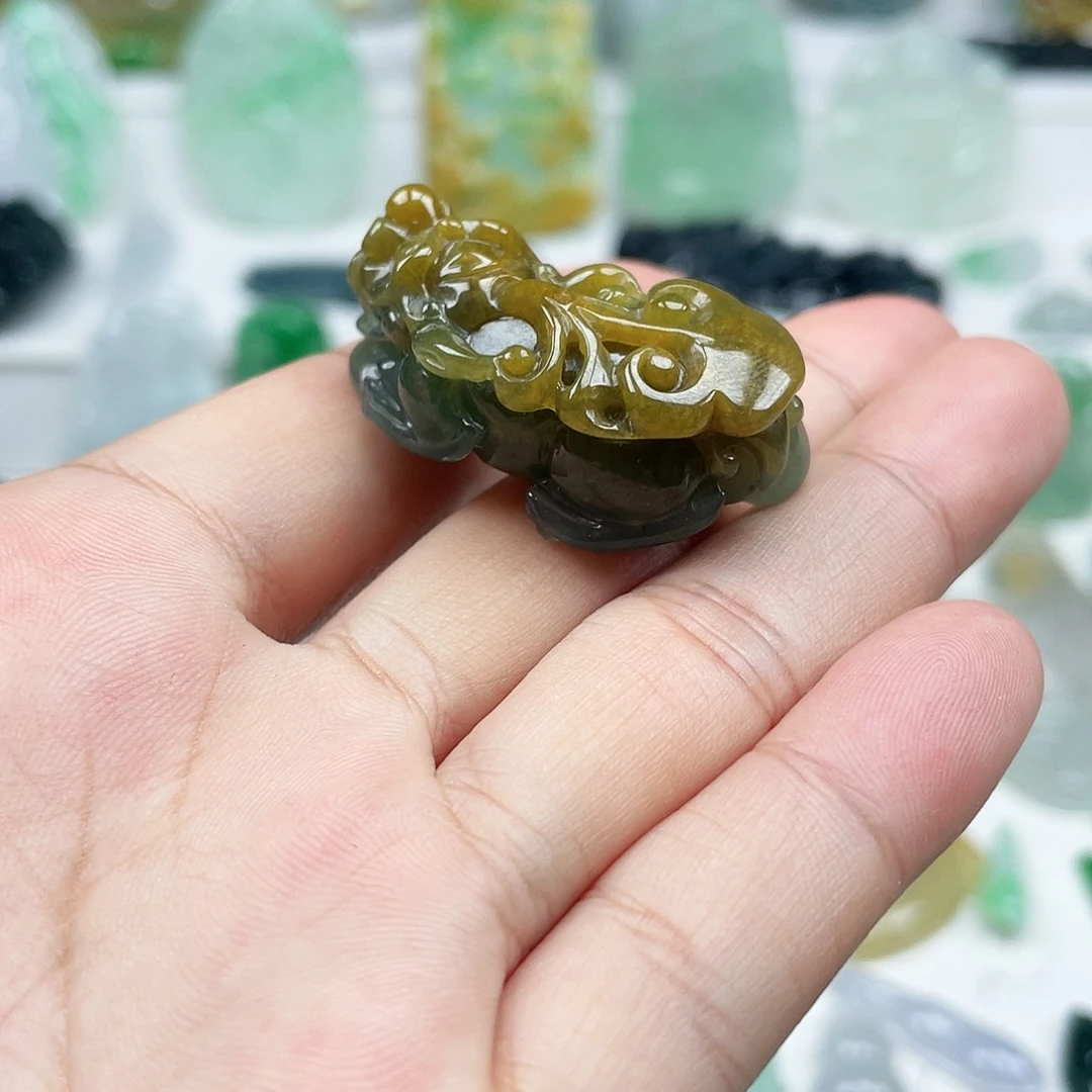 翡翠颈饰未镶嵌貔貅