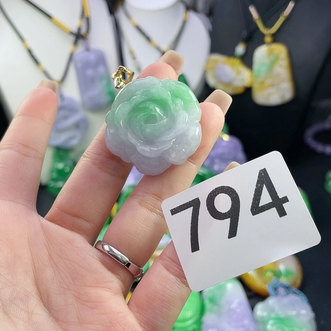 翡翠未镶嵌吊坠(赠链)