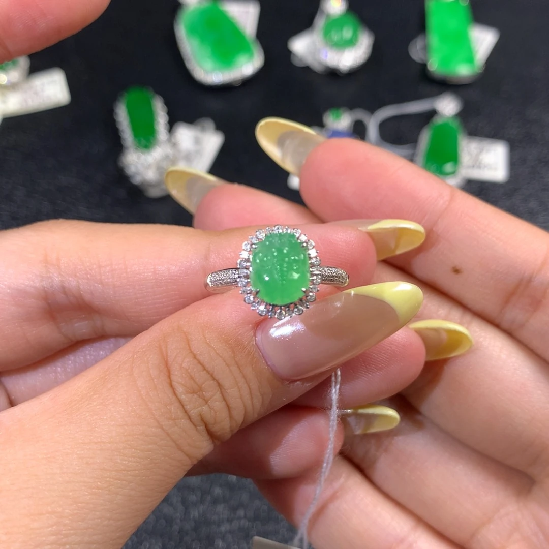 翡翠戒指18K金镶嵌翡翠