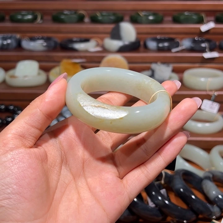 和田玉（青白玉）未镶嵌手镯高青白宽版