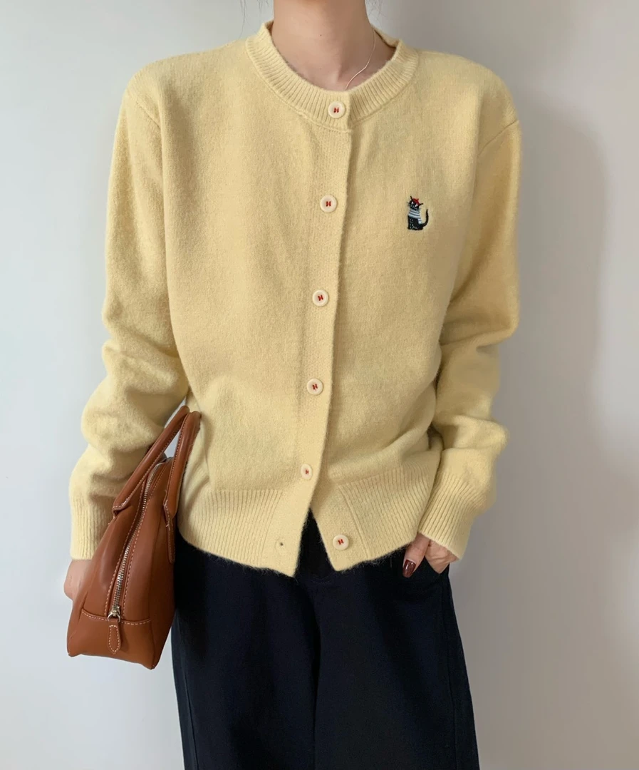 【Niche Young】陈情 韩系新款圆领单排扣小猫刺绣针织开衫Y6408