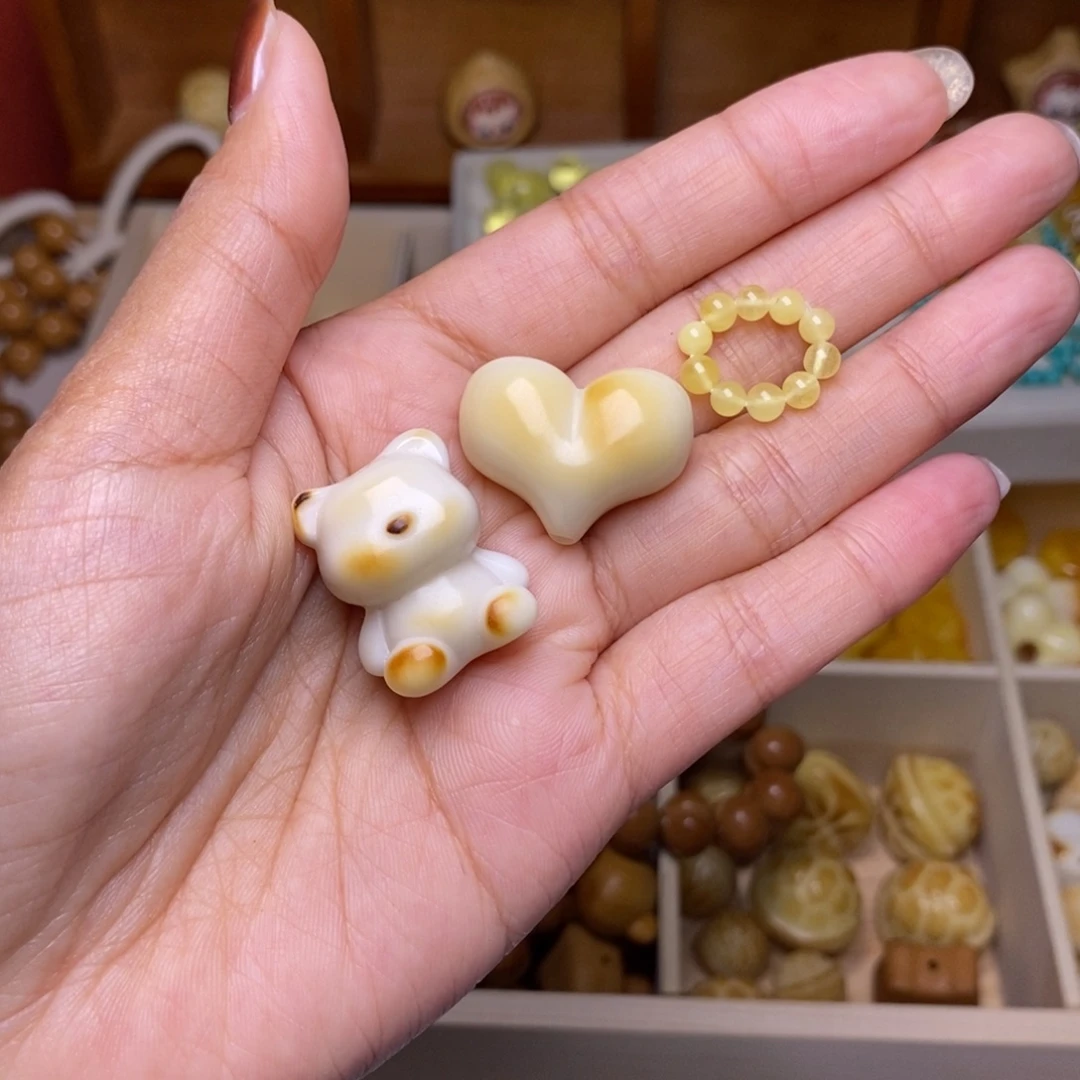 猴头核桃吊坠爱心小熊蜜卡