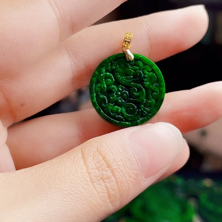 翡翠18K金镶嵌颈饰多样性