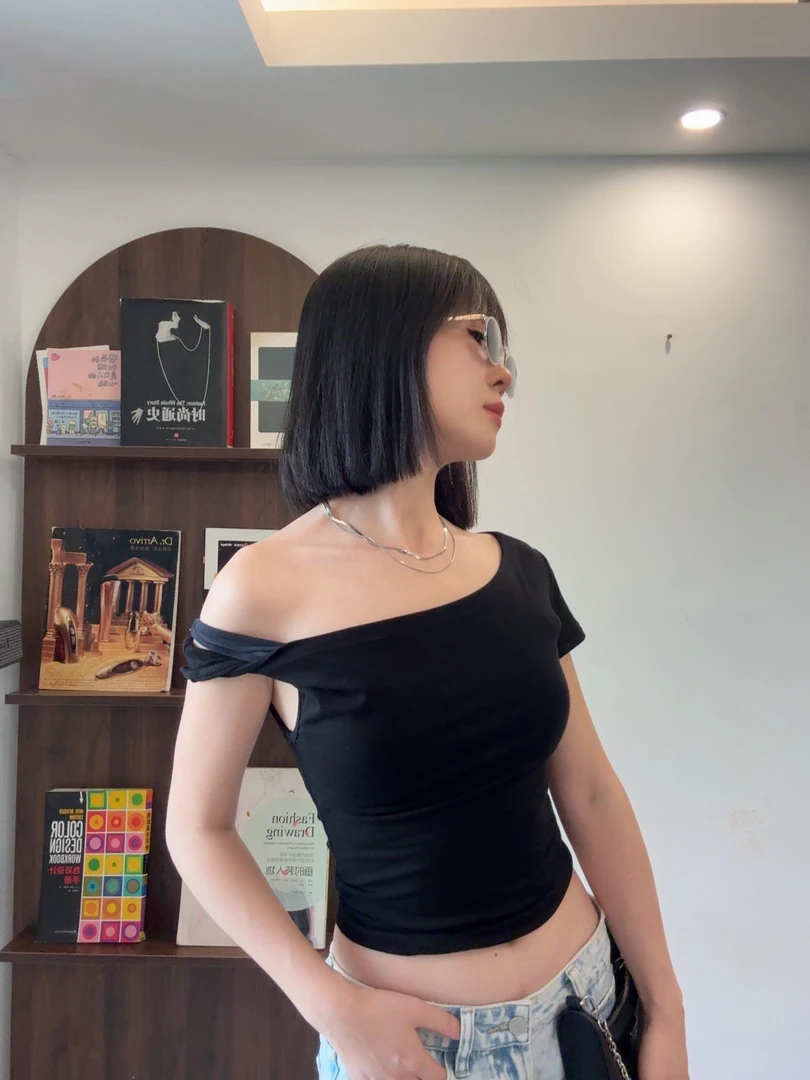 短款斜领法式女士掐腰短袖T恤时尚气质露肩设计感