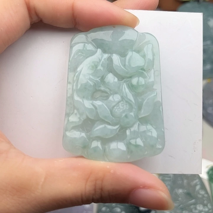 翡翠未镶嵌颈饰挂件