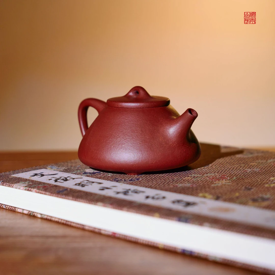 紫砂  原矿龙血砂 朱泥  子冶石瓢壶  徐彩萍作品  150ml