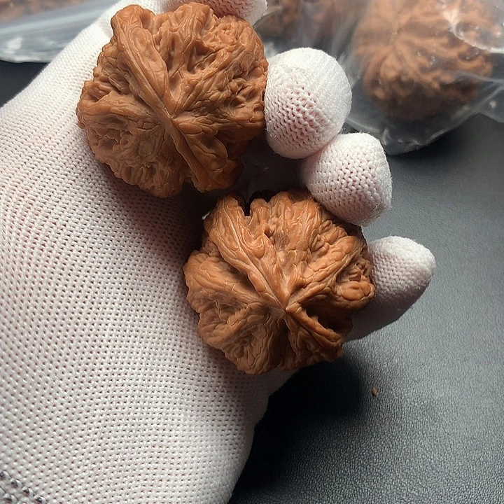 奥***奥文玩核桃吊坠大粗筋43
