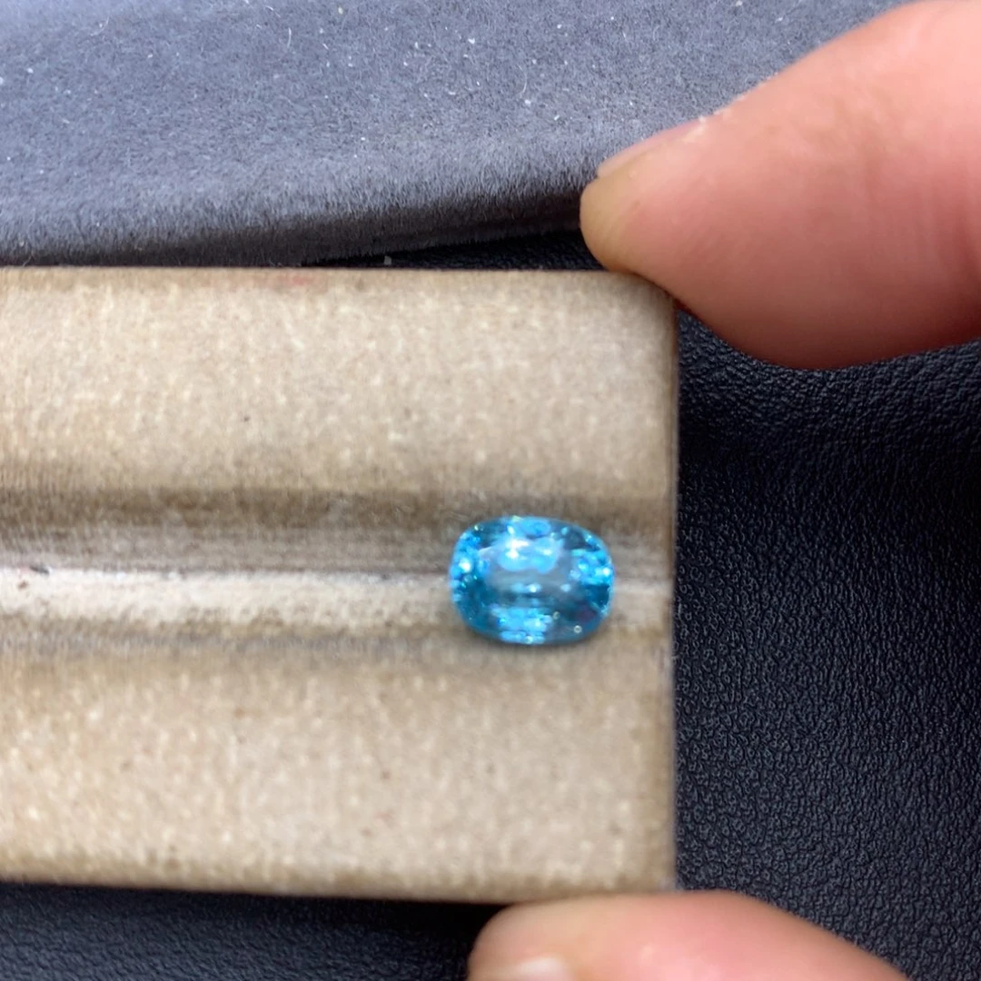 未镶嵌天然锆石裸石2.73ct全净风信子