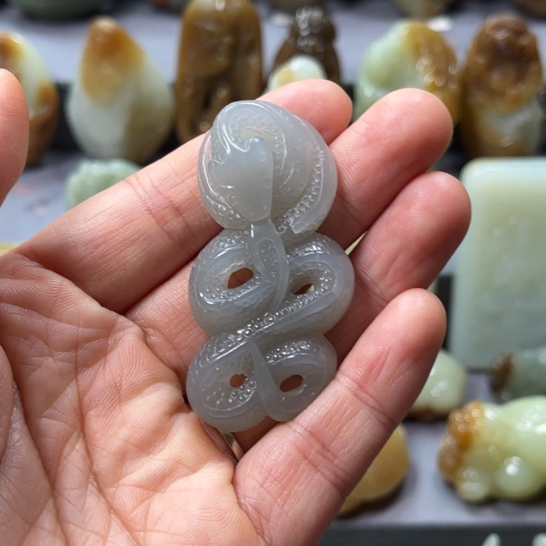 和田玉未镶嵌颈饰