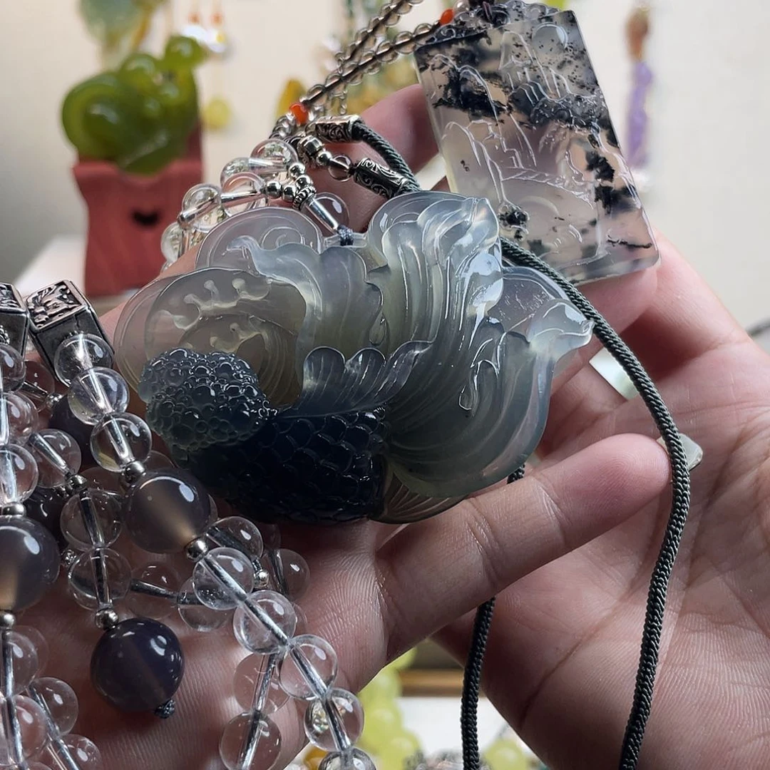 君***姐蛇纹石玉未镶嵌吊坠