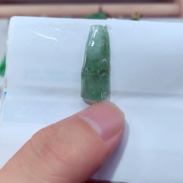 翡翠未镶嵌颈饰吊坠