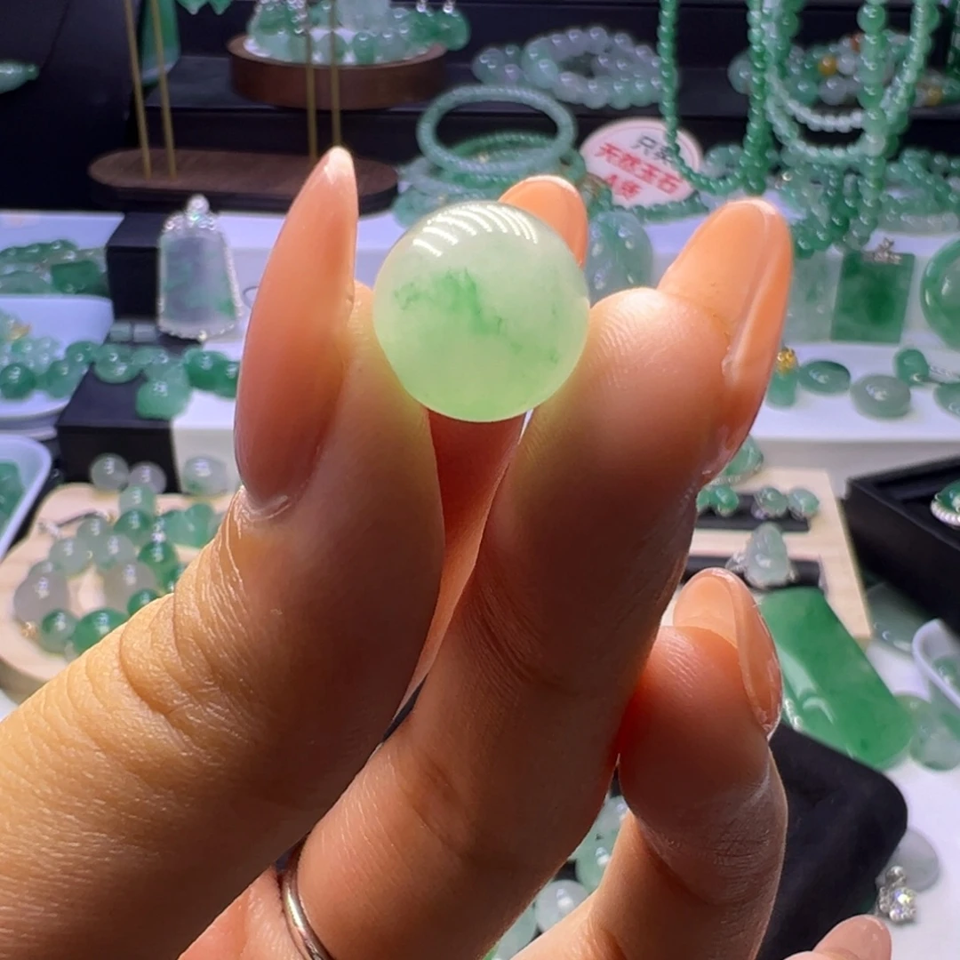 T***Z颈饰未镶嵌石英质玉（非洲翠）