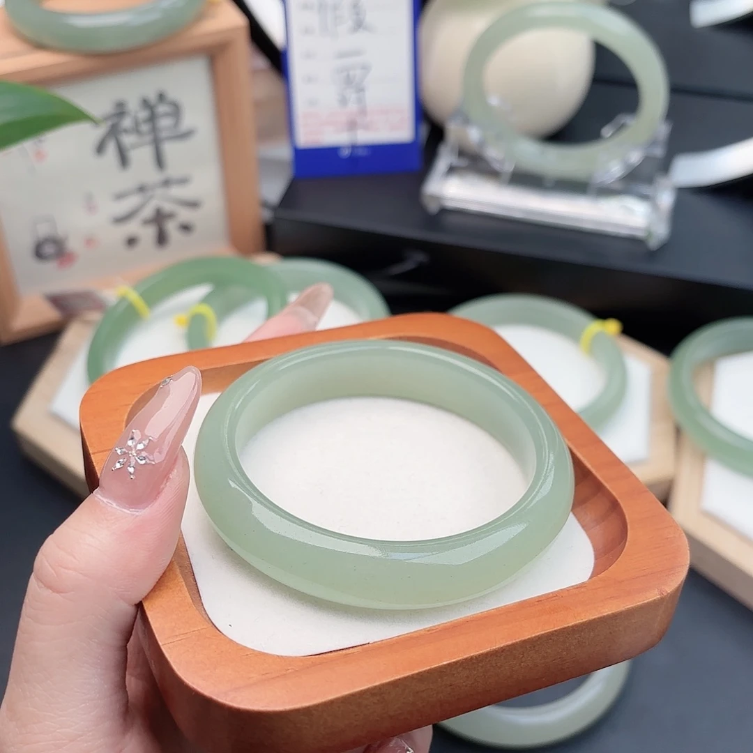 石英质玉未镶嵌手镯58