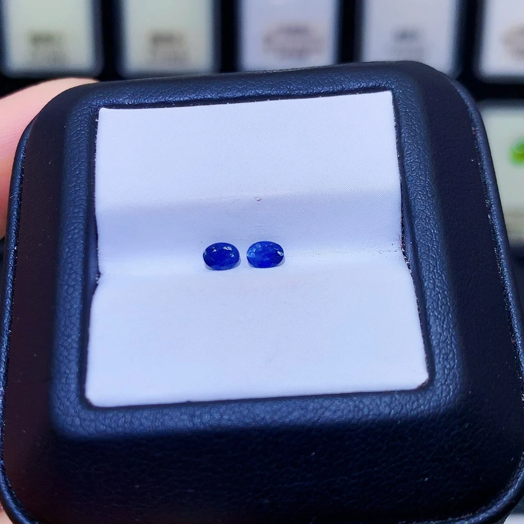 蓝宝石裸石未镶嵌3✖️4椭圆，特价，实物没图片蓝