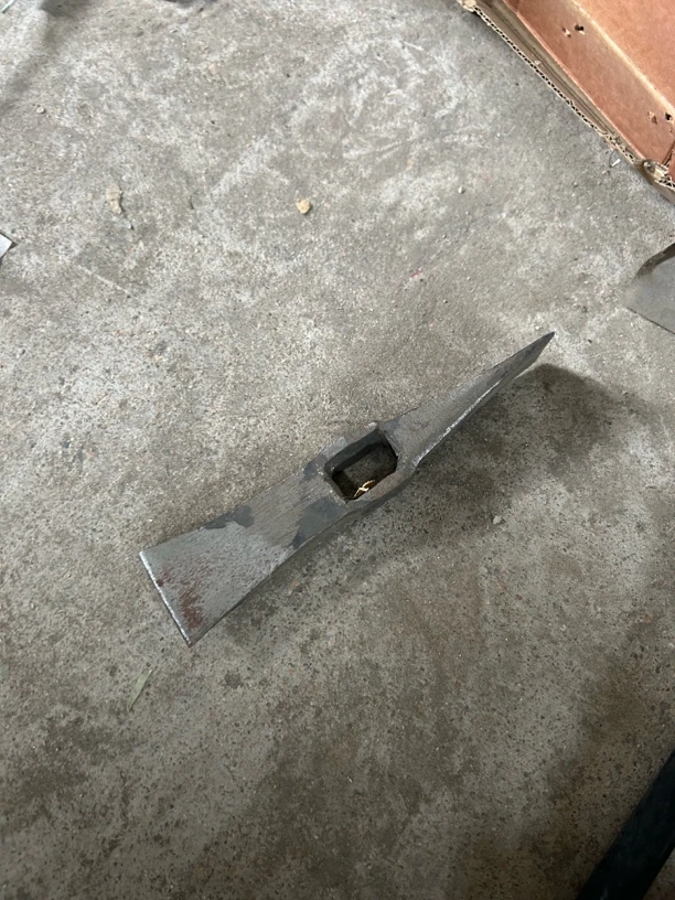 直播间锻打双头镐斧单头有瑕疵不影响使用