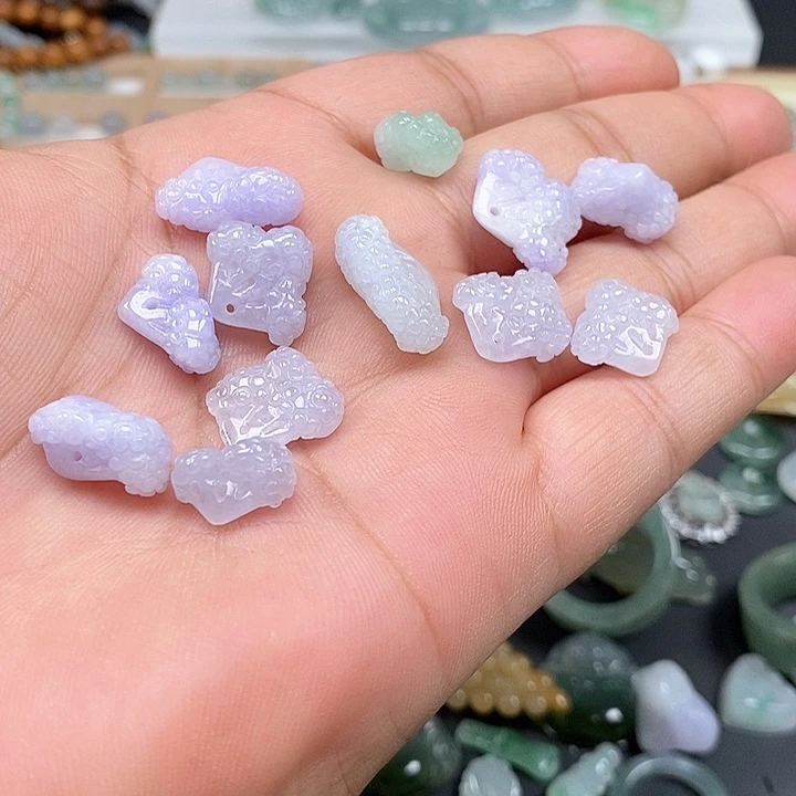 吊坠(不含链)未镶嵌翡翠一个70