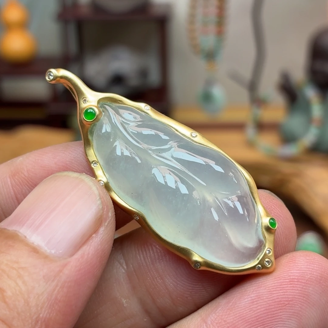 翡翠18K金镶嵌颈饰