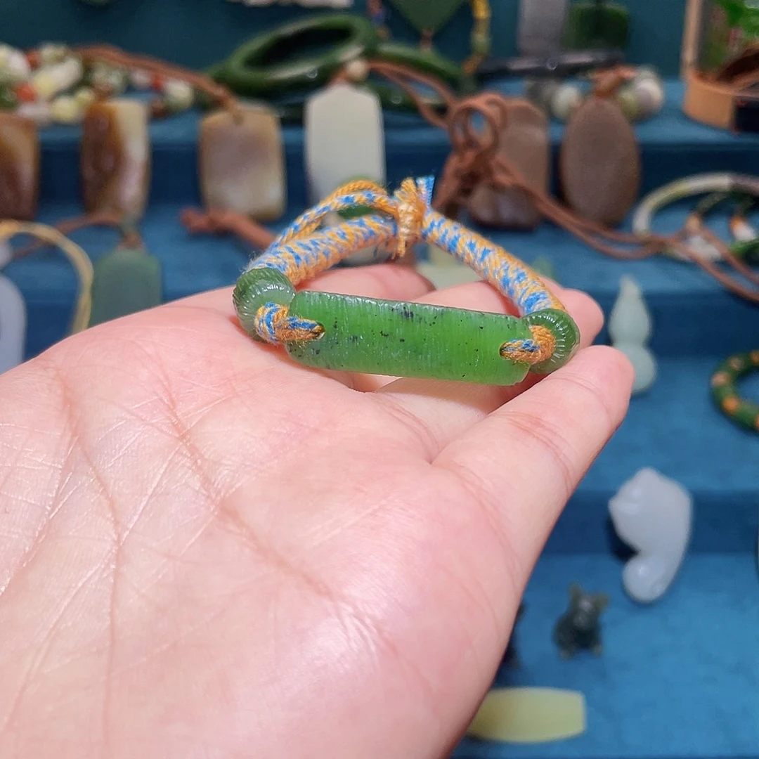 和田玉未镶嵌颈饰任**贝