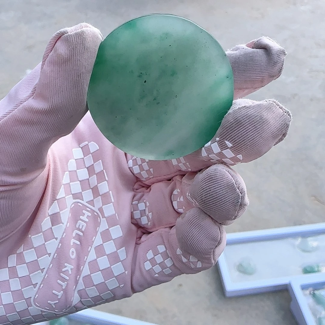 石英质玉颈饰未镶嵌田*圈