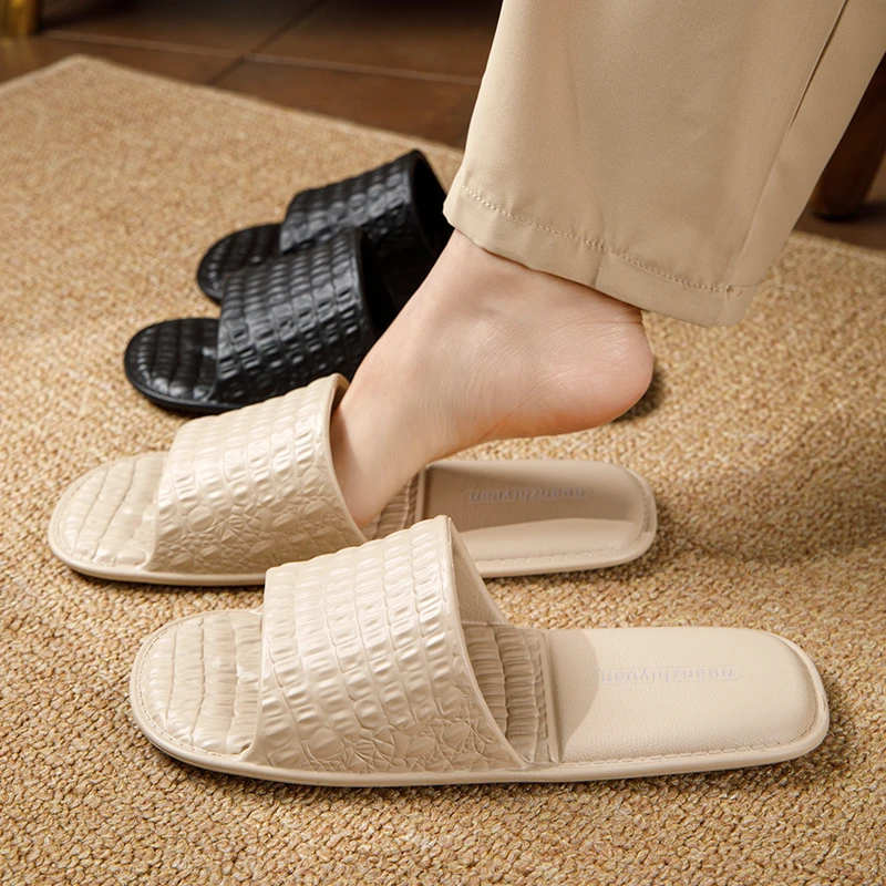 拖鞋女室内家居2025夏季新款鳄鱼纹浴室洗澡防滑eva凉拖家用情侣