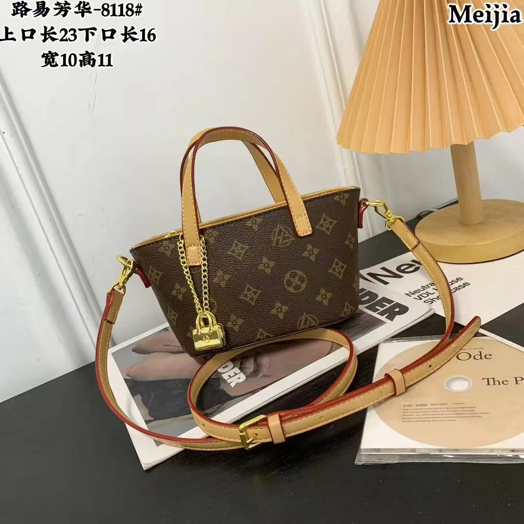 高级感轻奢经典女包印花百搭斜挎通勤包8118杏