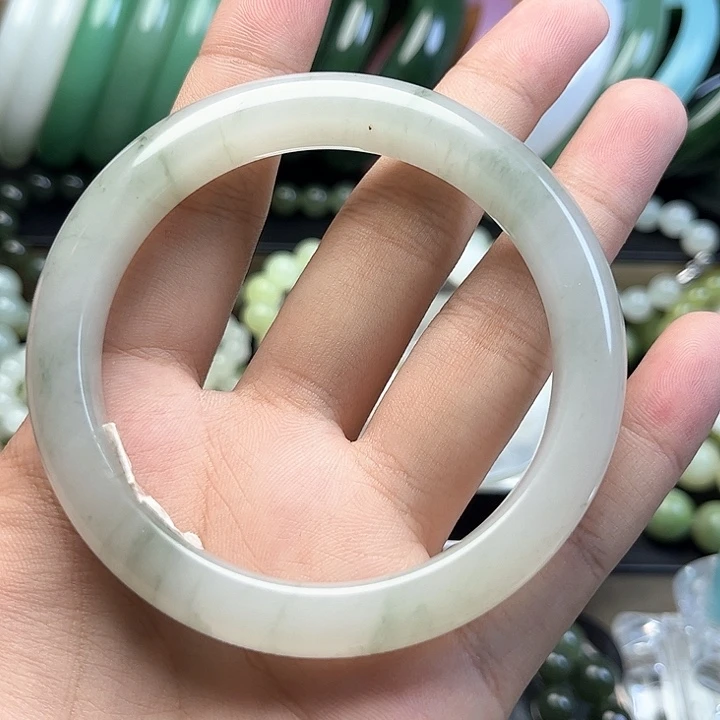 未镶嵌手镯石英质玉