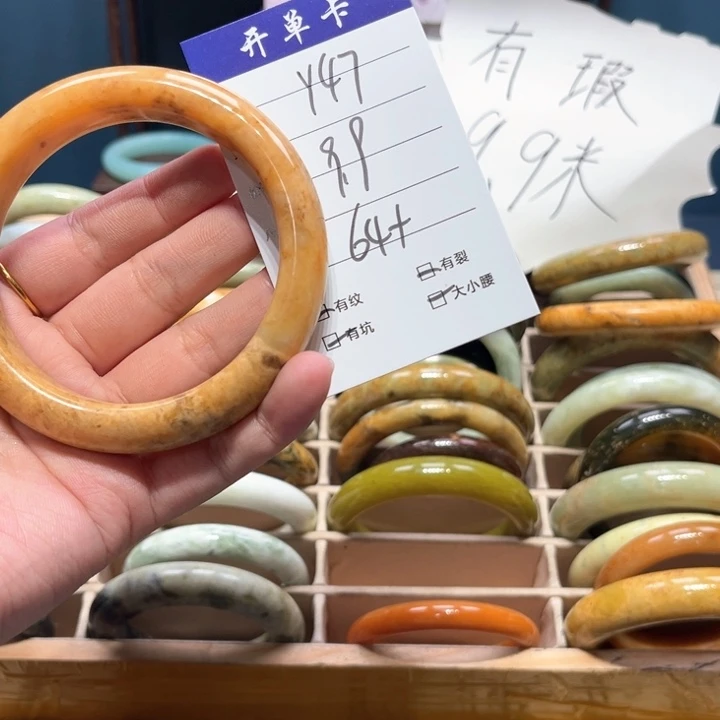 蛇纹石玉手镯未镶嵌一****福